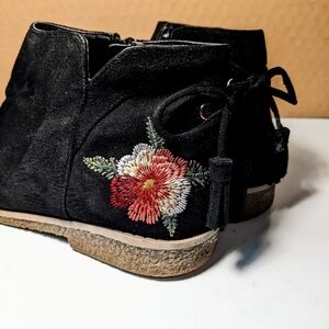 Comfortview Sienna Black Floral Embroidered Faux Suede Ankle Boots Size 8 1/2